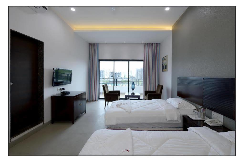 Oyo 710 Hotel Kshitij Pune Exterior photo